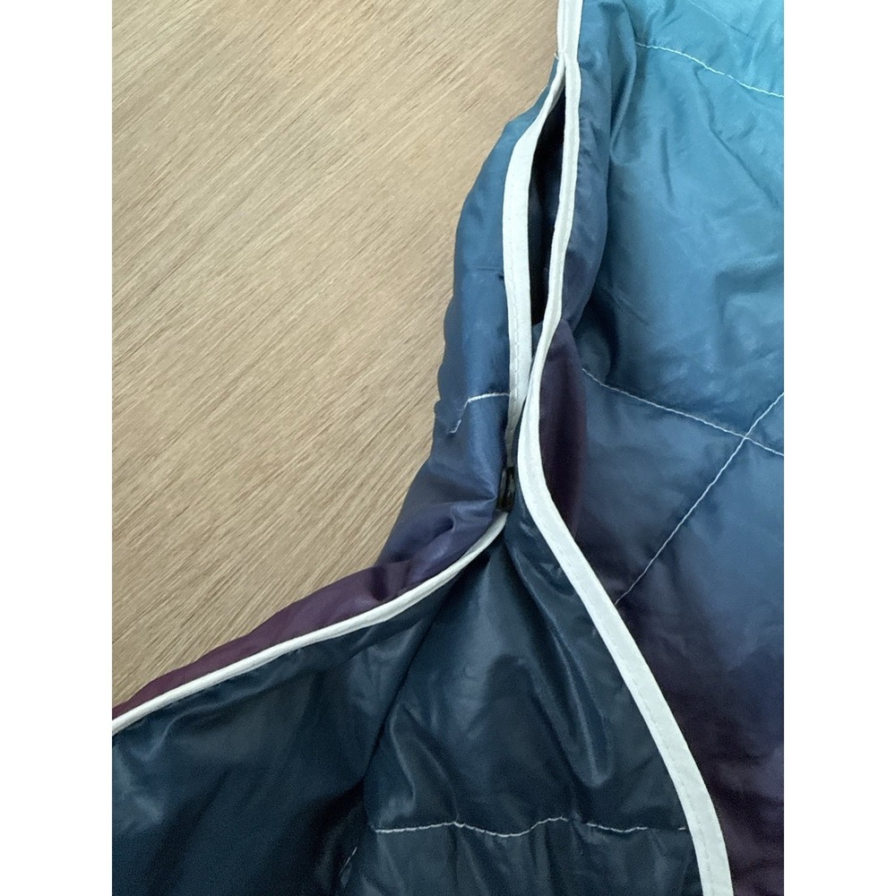 RUMPL Crisp Fade Nanoloft Puffy Poncho Relaxed fit, works for most adults - Picture 6 of 8